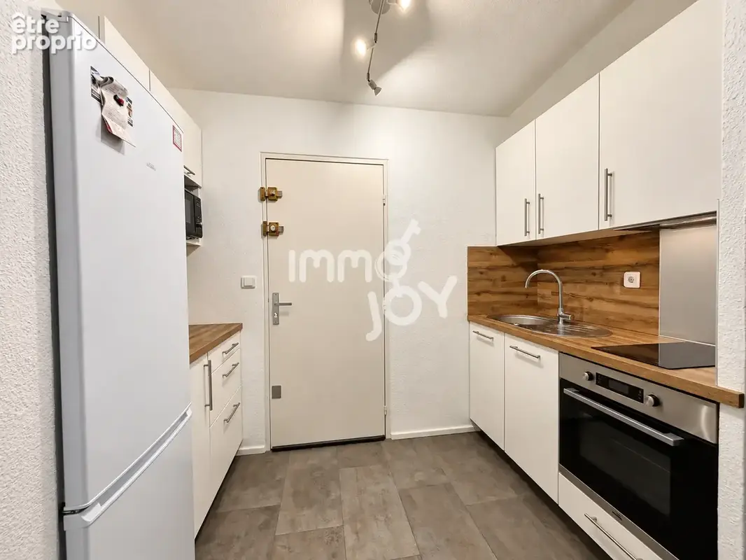 Superbe appartement 2 pièces entièrement rénové et meublé dans résidence avec piscine tennis et gardien - photo 3
