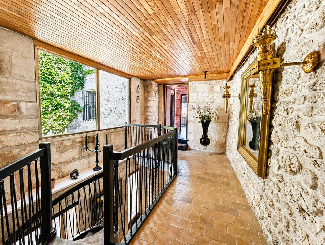 Maison à CHATEAUNEUF-SUR-CHARENTE