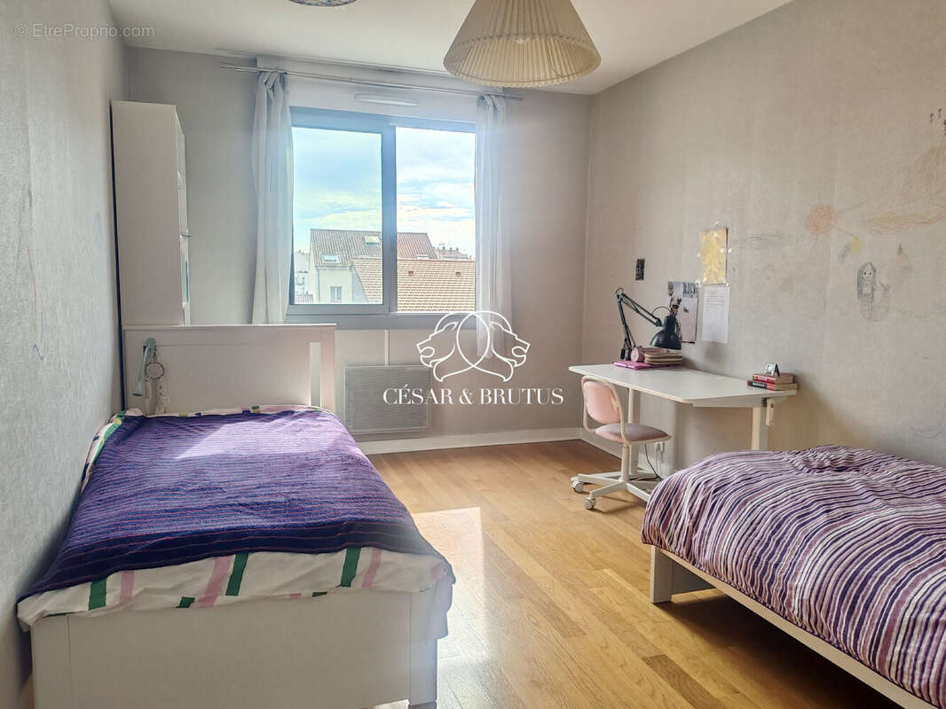 Chambre 3 - Appartement à VILLEURBANNE