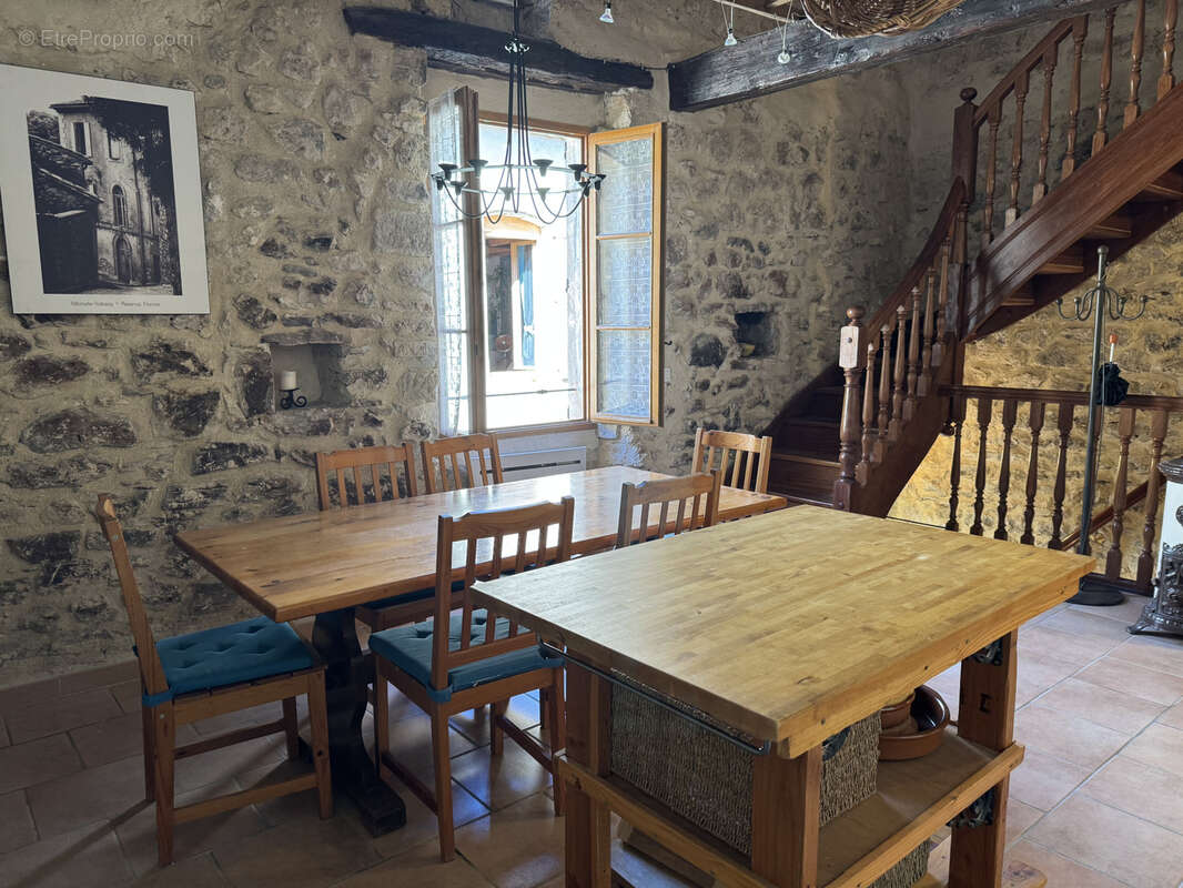 Maison à MONTPEYROUX