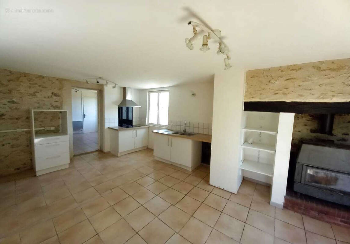 Maison à MONTAIGU-DE-QUERCY