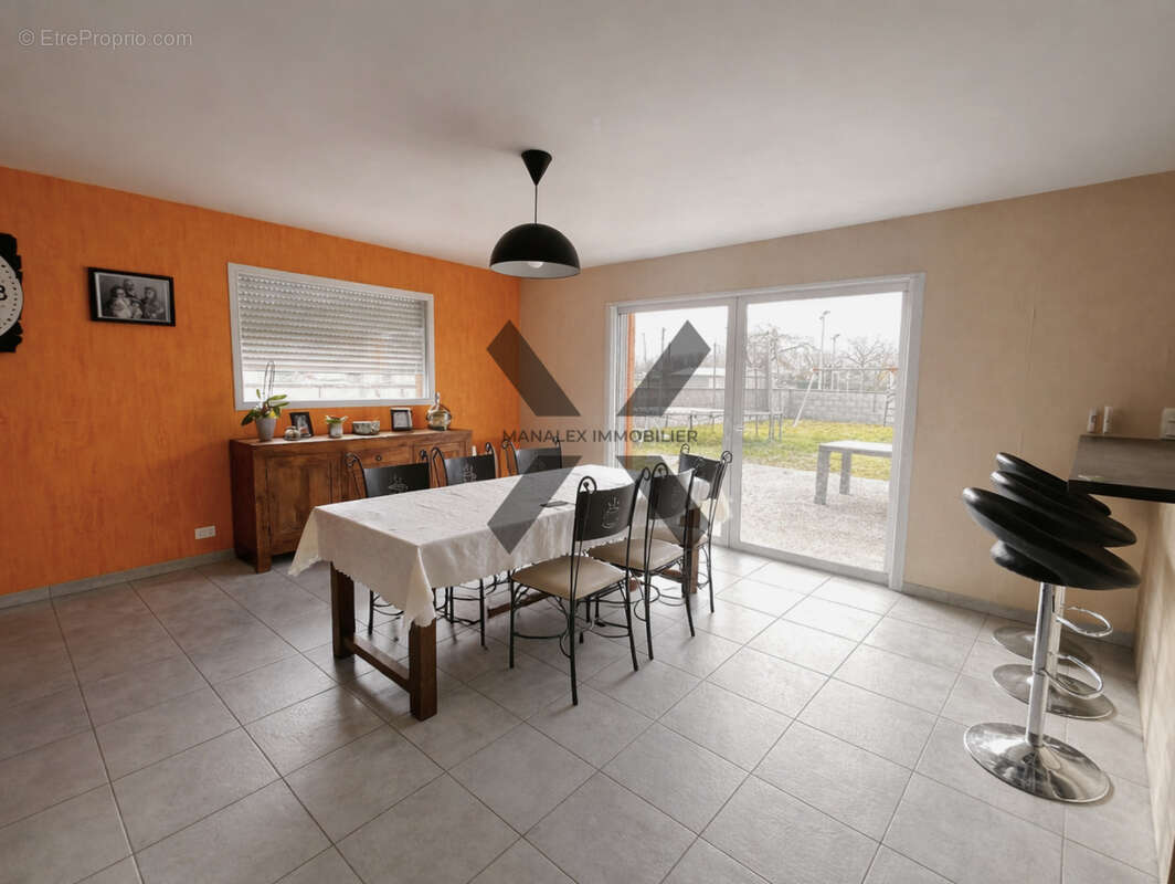 Maison à SAINT-GERMAIN-LESPINASSE