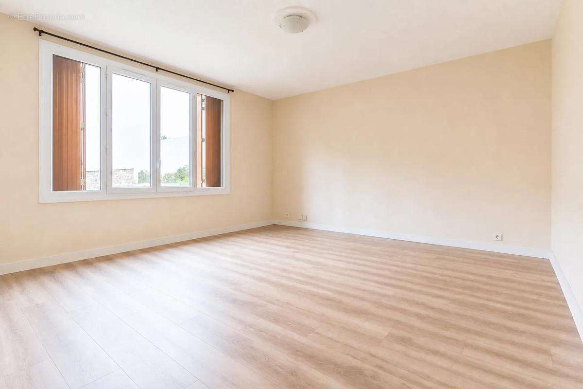 Grand studio lumineux, cave et parking, à Maisons-Laffitte - photo 2
