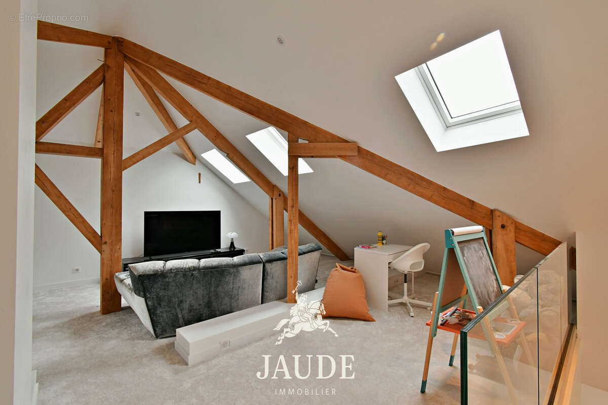 Duplex de 137m2 Carrez (200m2 au sol) avec TERRASSE (61m2) Vue PANORAMIQUE + Garage + jardin privatif - photo 10