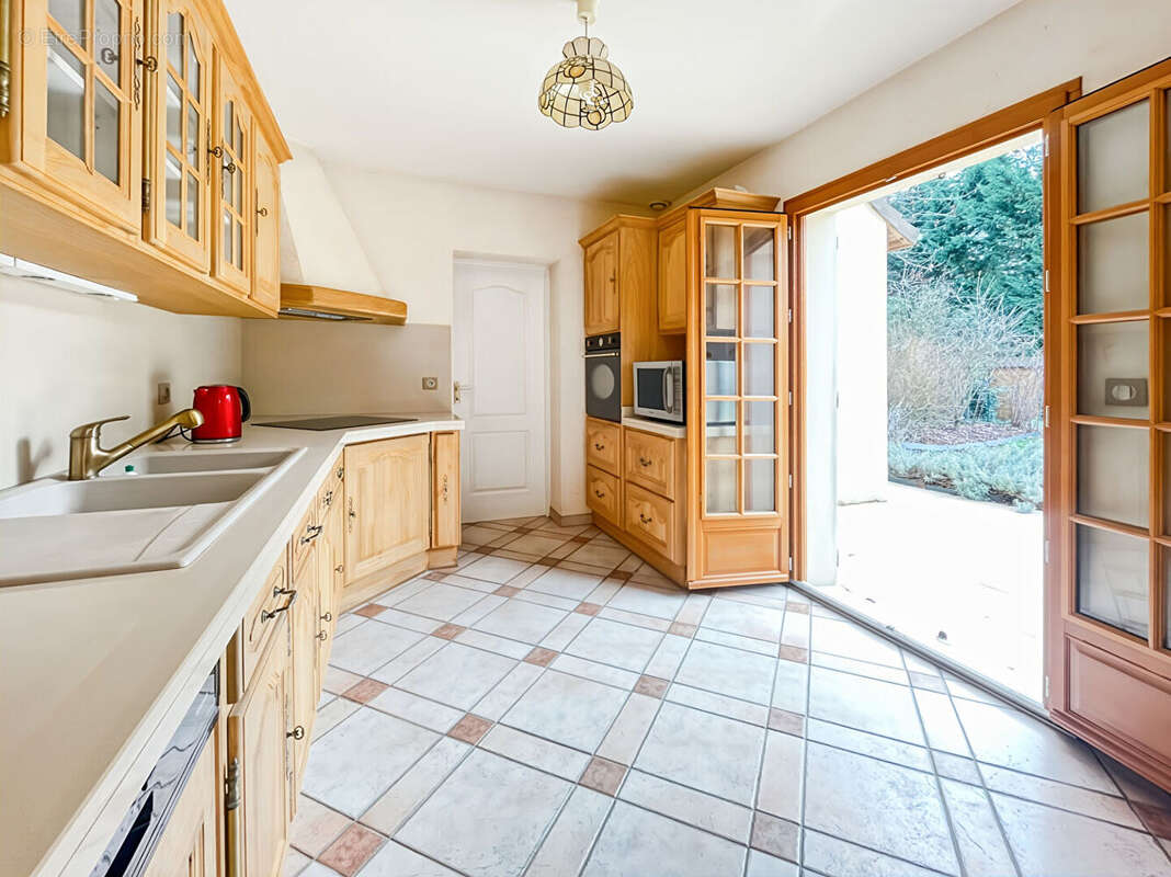 Maison à VERRIERES-LE-BUISSON