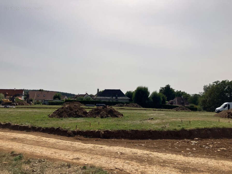 Terrain 544 m² à Arpajon-Sur-Cere  - photo 3