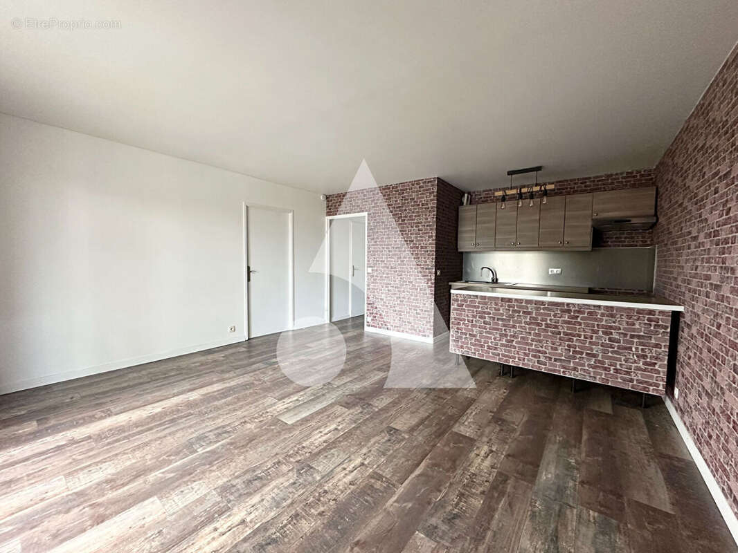 Appartement à LE COUDRAY-MONTCEAUX