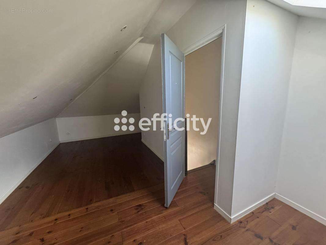 Maison 200 m² à Valmont  - photo 10