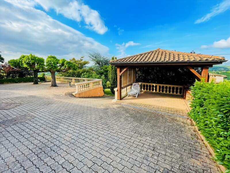 Maison à LA ROCHE-VINEUSE