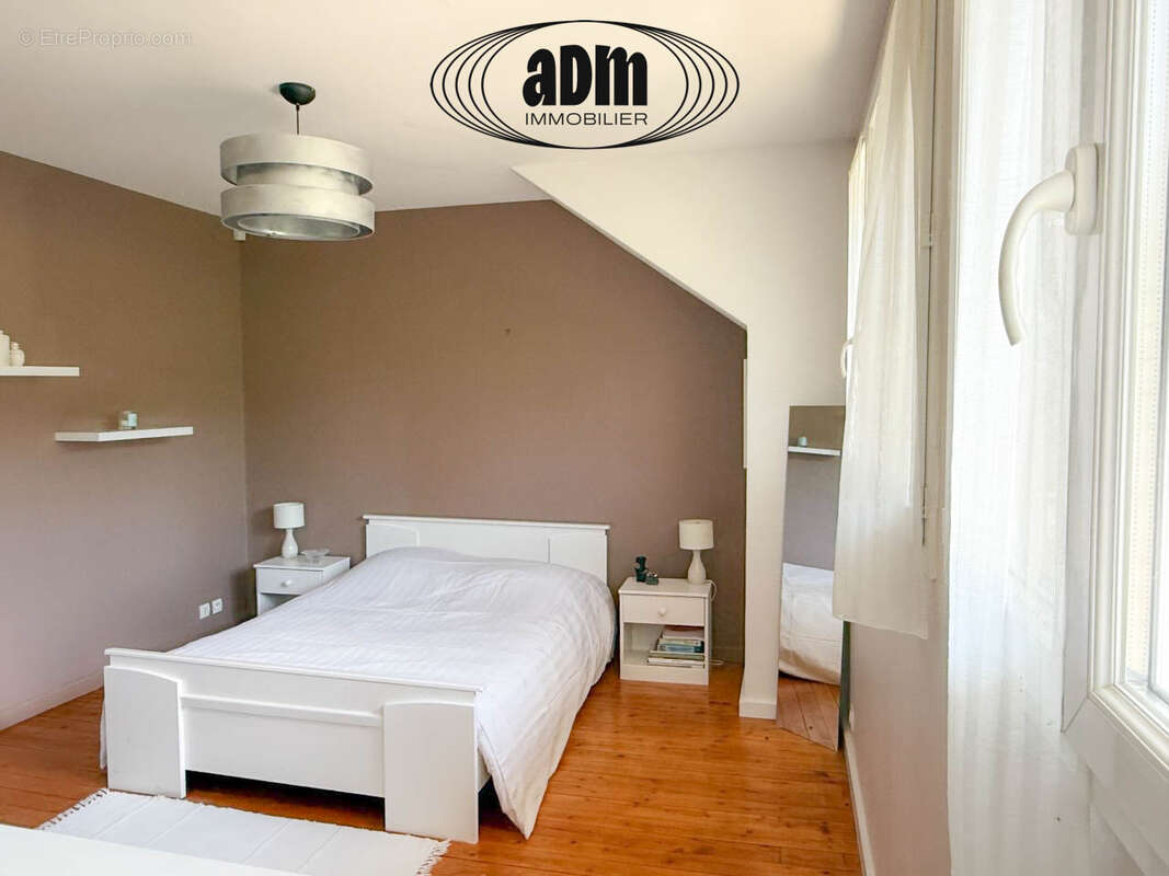 Maison à SAINT-CYR-SUR-MORIN