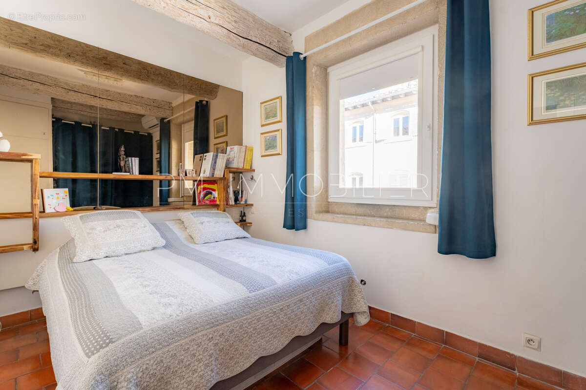 Appartement à MARSEILLE-1E