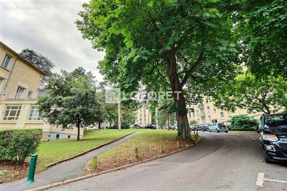 Appartement Rueil Malmaison 3 pièce(s) 52 m2 - photo 2