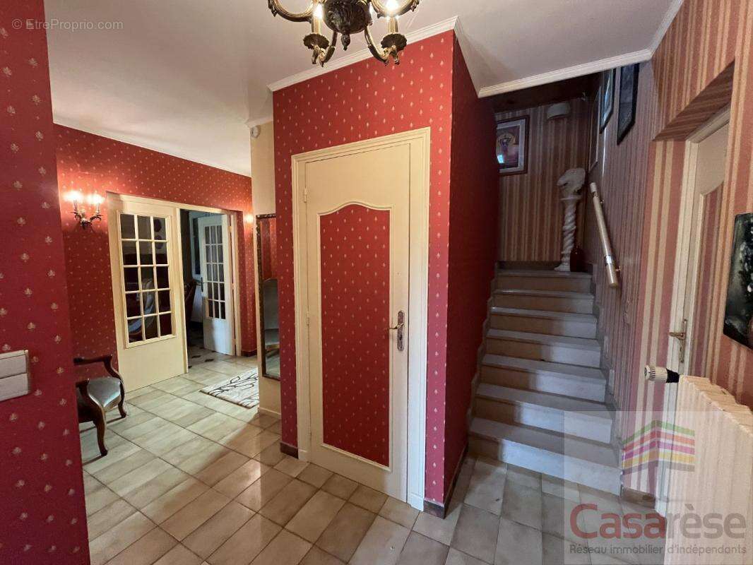 Maison 140 m² à Saint-Jean-De-Vaux  - photo 8