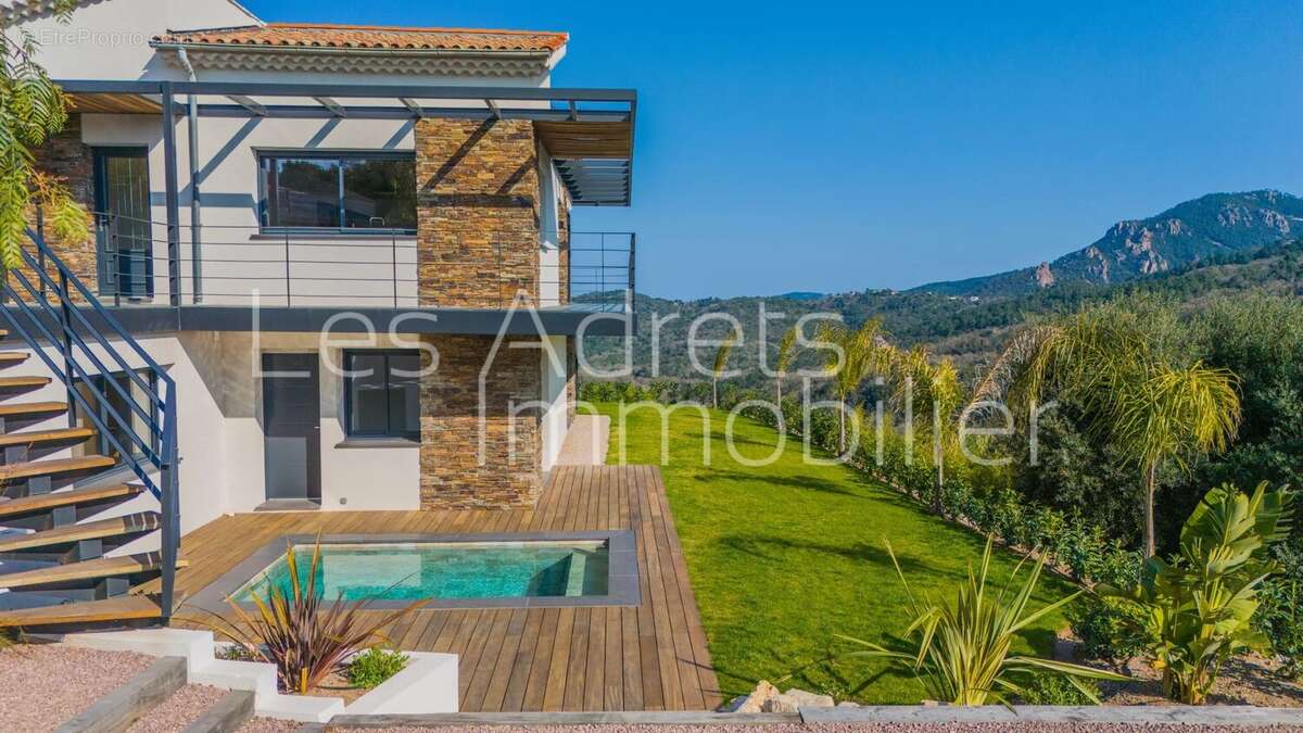 Maison à LES ADRETS-DE-L'ESTEREL