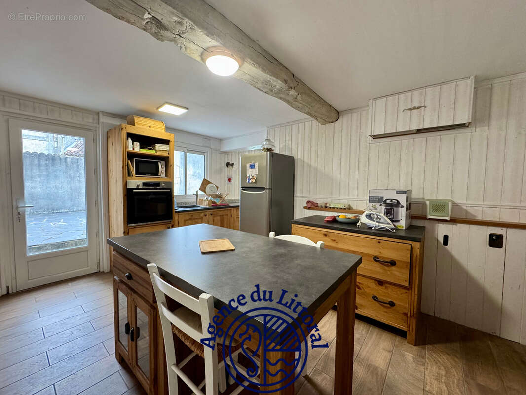 Maison à CORME-ROYAL