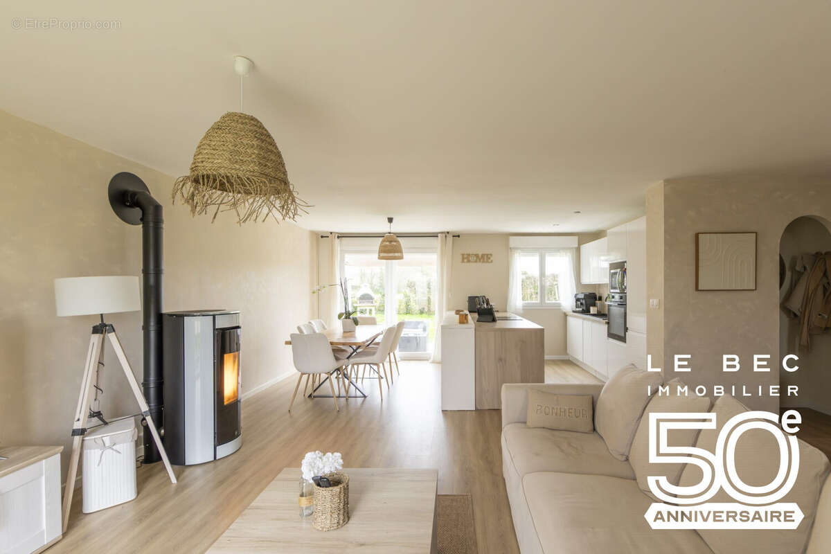 Maison à LOCQUELTAS