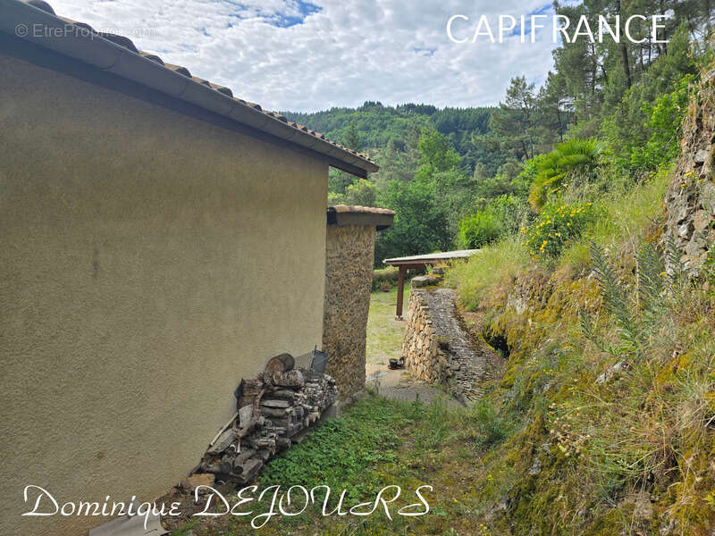 Maison à SAINT-SAUVEUR-DE-MONTAGUT