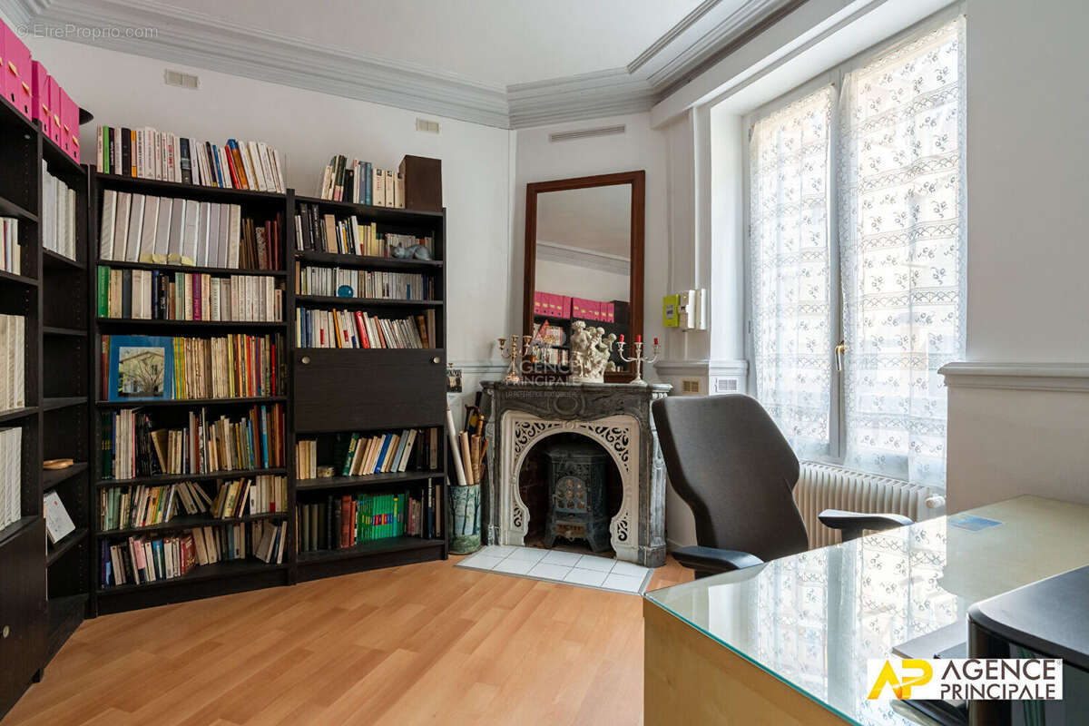 Maison de ville - 7 pièce(s) 137.59 m2 - photo 4