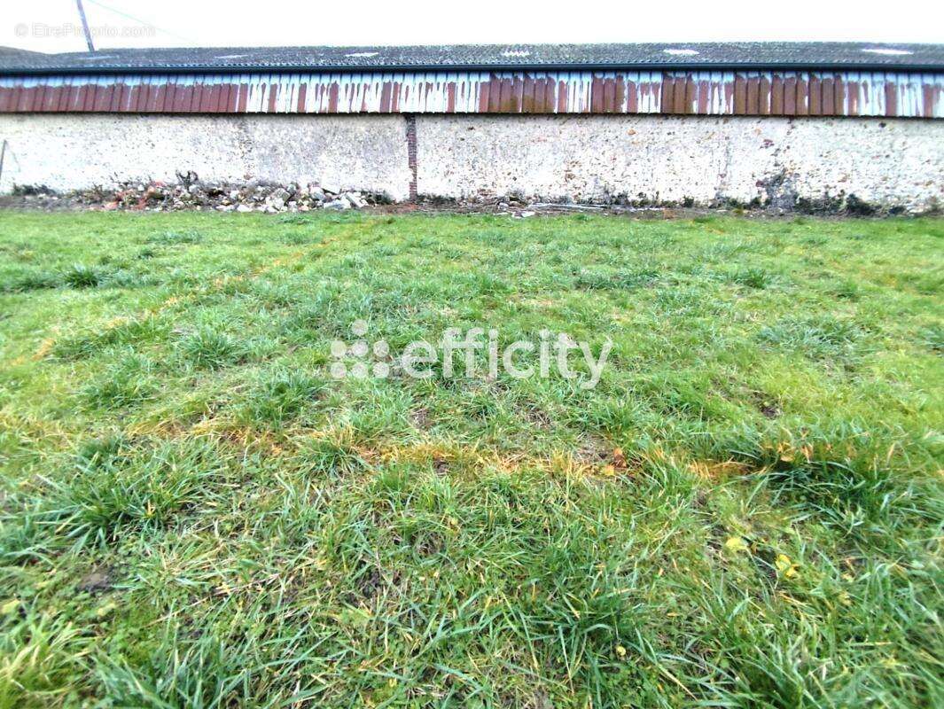 Commerce à TREMBLAY-LES-VILLAGES