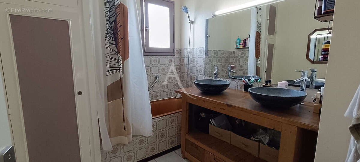 Maison à PORT-DES-BARQUES