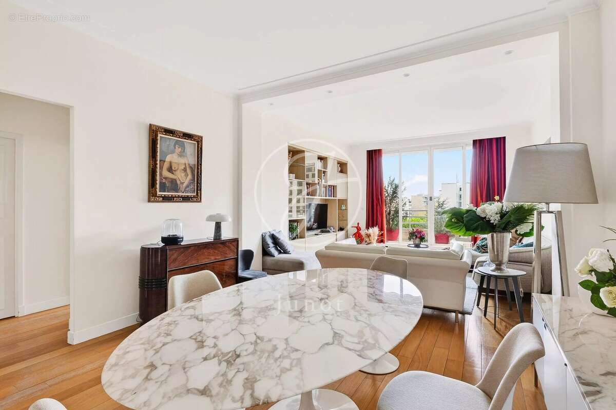 Appartement à PARIS-16E