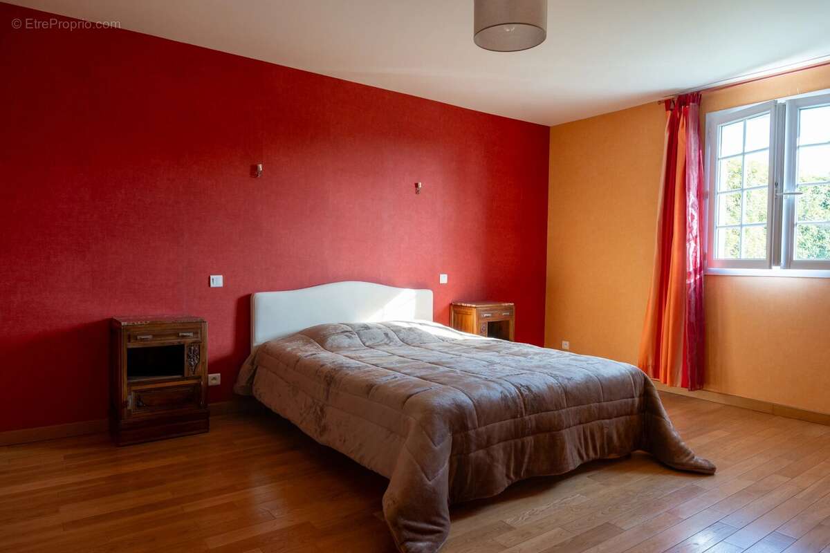 Maison à ESPINASSE-VOZELLE