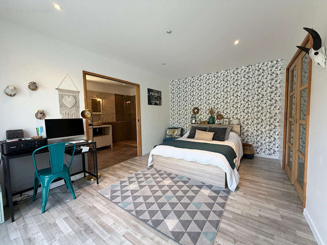 Maison à MONTIGNE-LE-BRILLANT