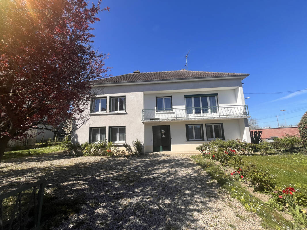 Maison à SAINT-JULIEN-LES-VILLAS