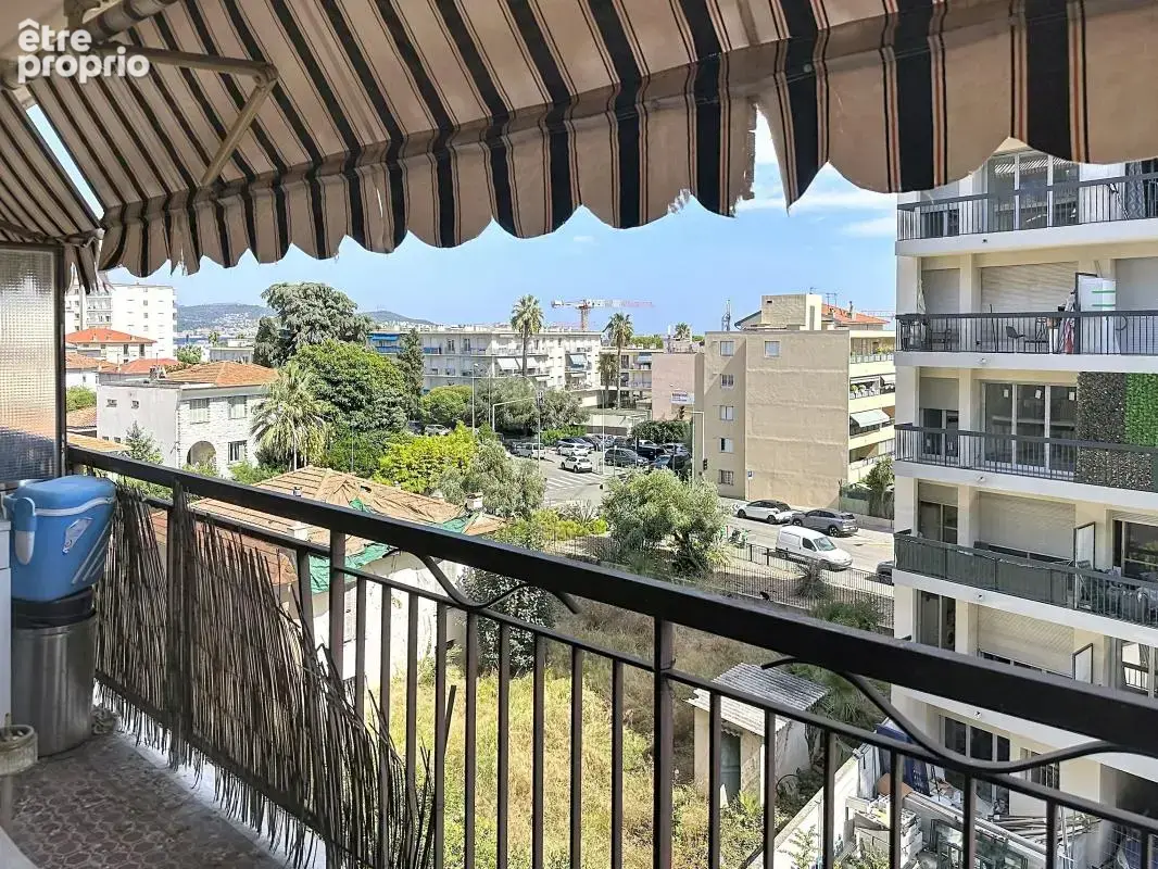 Grand F1 29m2 avec terrasse et garage - photo 8