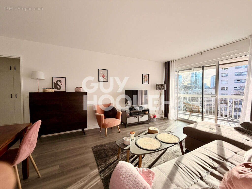 Appartement à COURBEVOIE