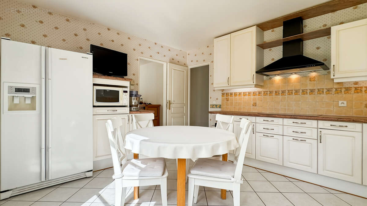 Maison à SAINT-NOM-LA-BRETECHE