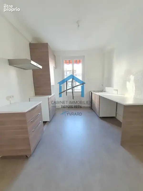 Appartement bourgeois type F3 de 81.56 m2 avec une cave et un garage au 5ème étage avec un ascenseur. - photo 2