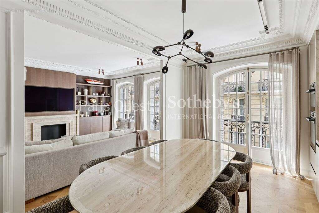 Appartement à NEUILLY-SUR-SEINE