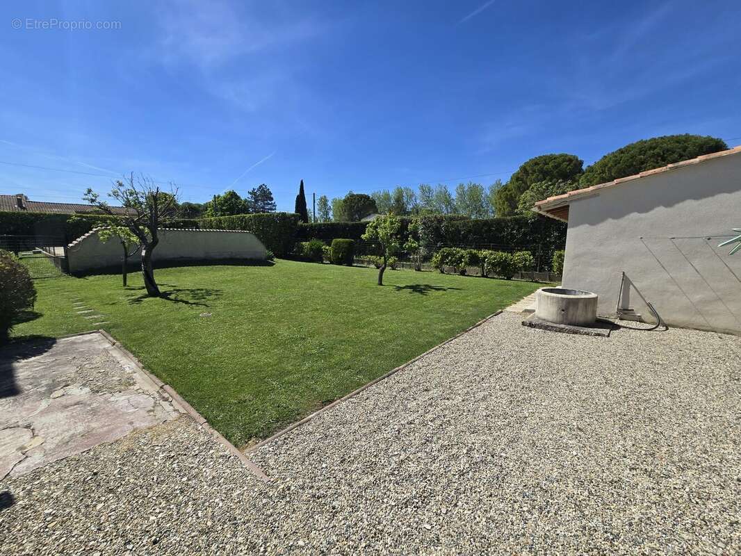 Maison à ENTRAIGUES-SUR-LA-SORGUE