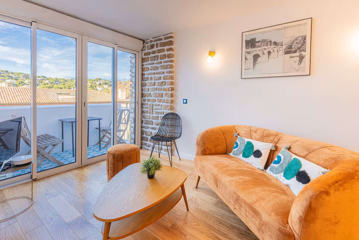 Cassis - T2/3 dans le centre avec balcon vue dégagée - photo 2