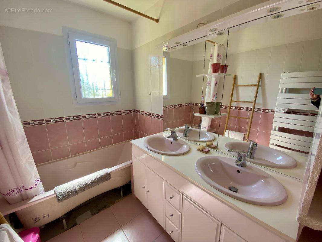 Maison de plain-pied avec piscine proche du Bugue - photo 13