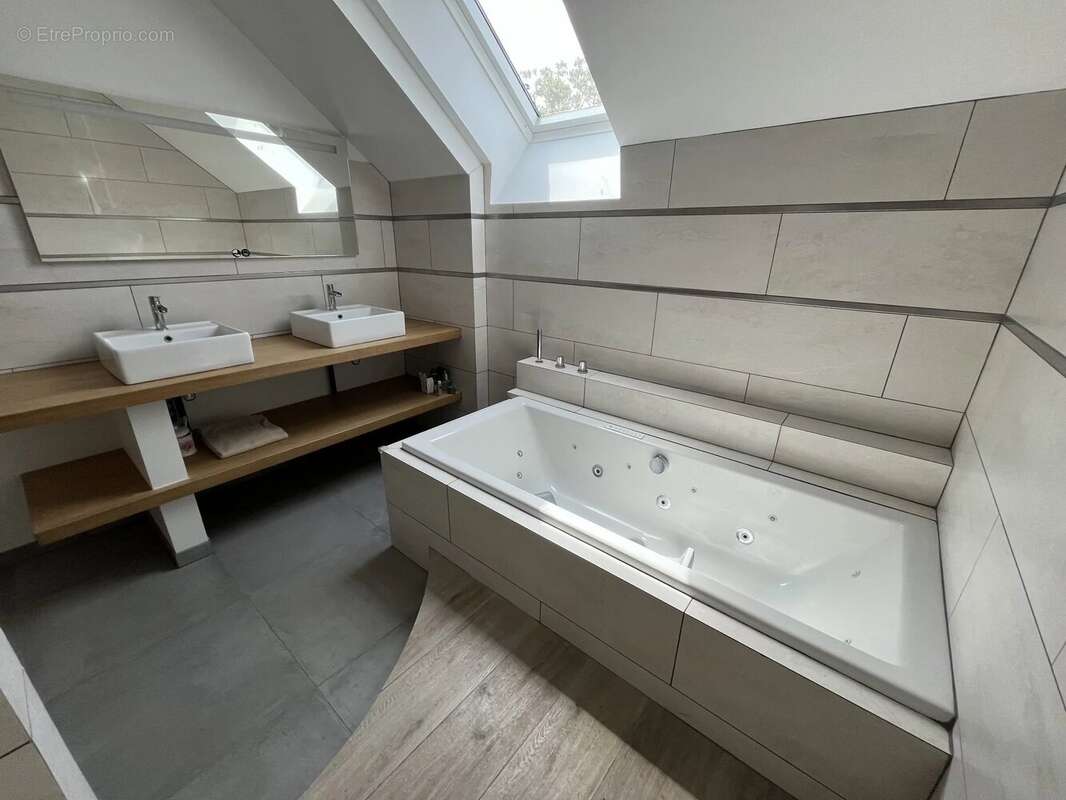 10 mn vannes  - longere renovee 300 m² - photo 15