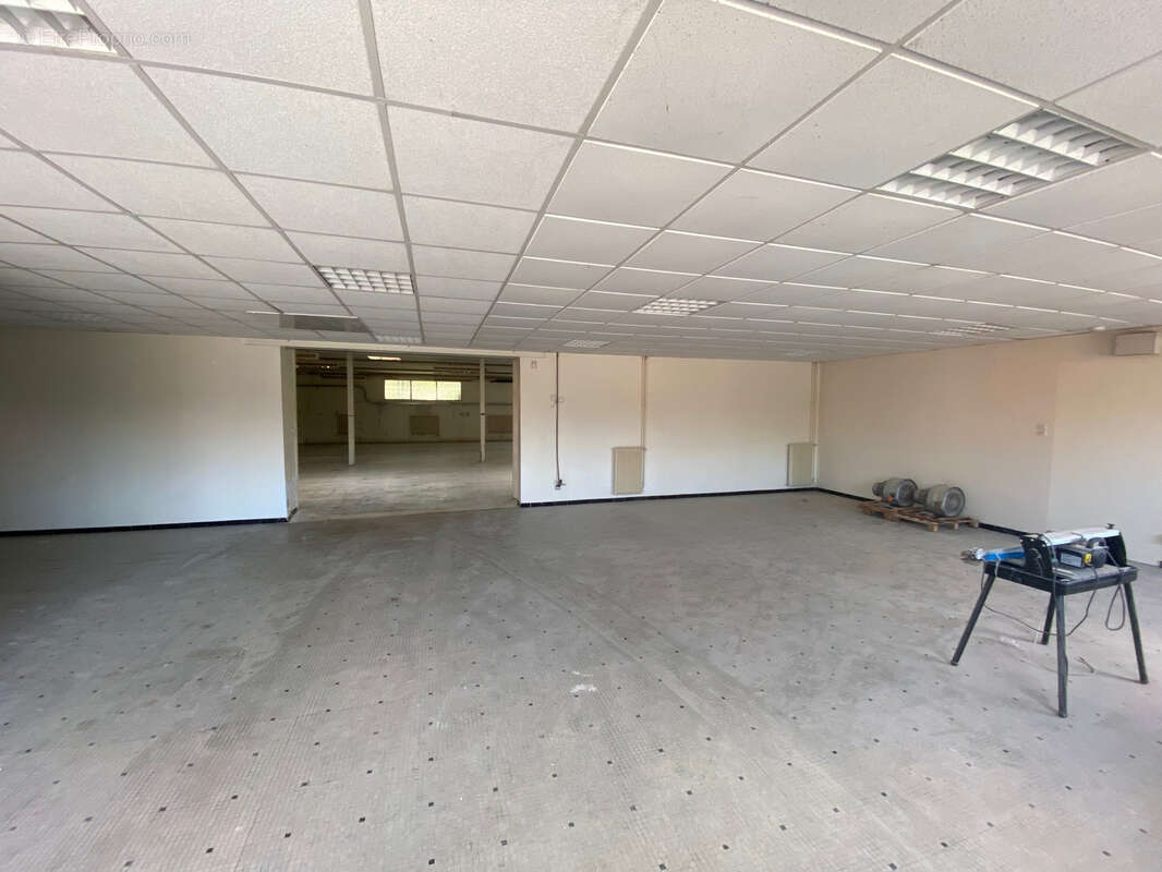 Commerce à LATRESNE