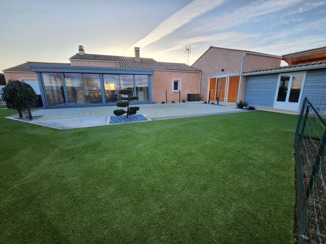 Maison à SAINTE-GEMME-LA-PLAINE