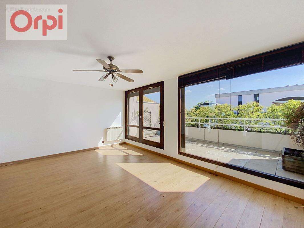Appartement à VOISINS-LE-BRETONNEUX