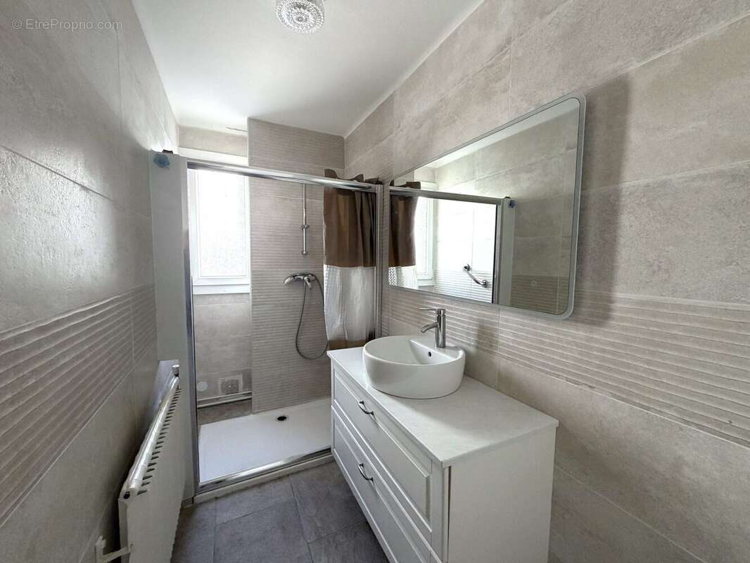 Appartement à SAINT-JEAN-DE-BRAYE