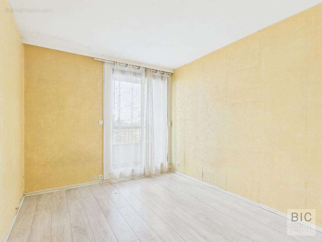 A vendre Grand T5 avec balcons et place de parking - photo 6