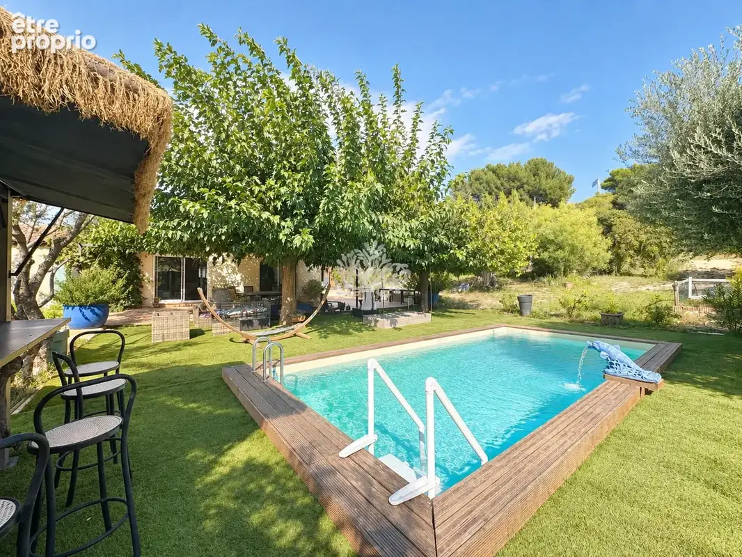 Maison de plain-pied 131 m2   Terrain de 2 000 m2 avec piscine et pool house - photo 9
