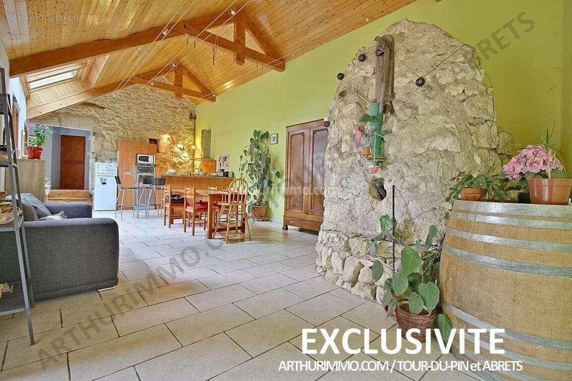 Maison à BELMONT-TRAMONET