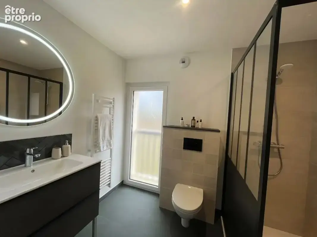 Maison familiale entièrement rénovée – 5 chambres – beaux volumes – sous-sol total - photo 5