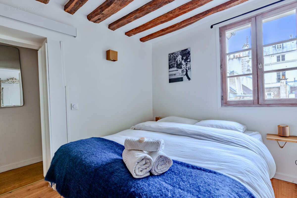 Appartement à PARIS-1E