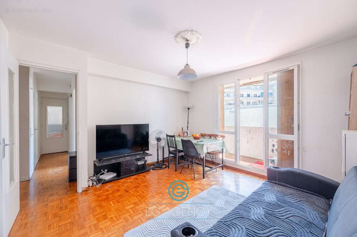 Appartement à MARSEILLE-2E
