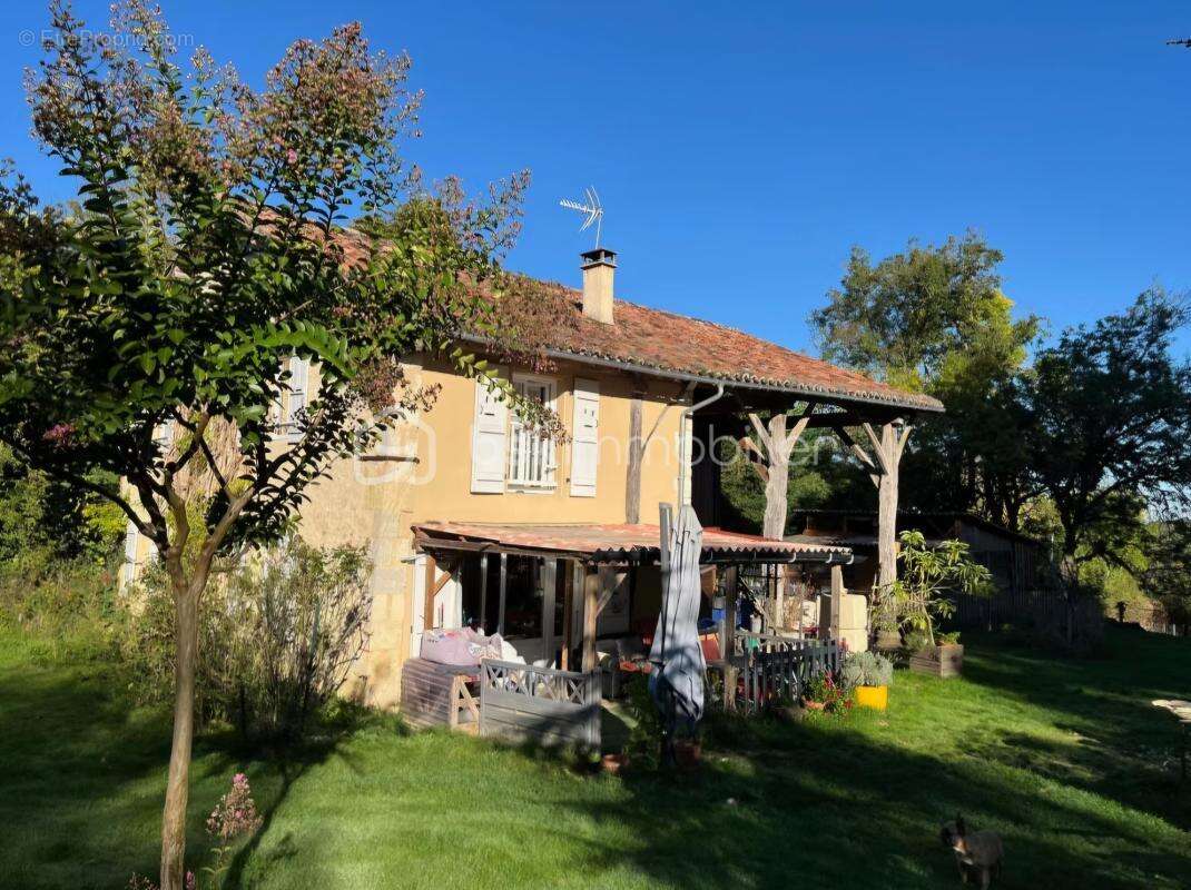 Petit hameau verdoyant : 3 maisons de charme dans un écrin de verdure et de tranquillité - photo 4
