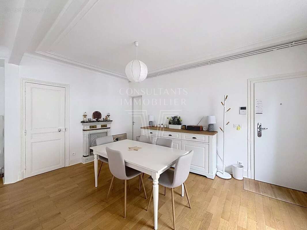 Appartement à PARIS-17E