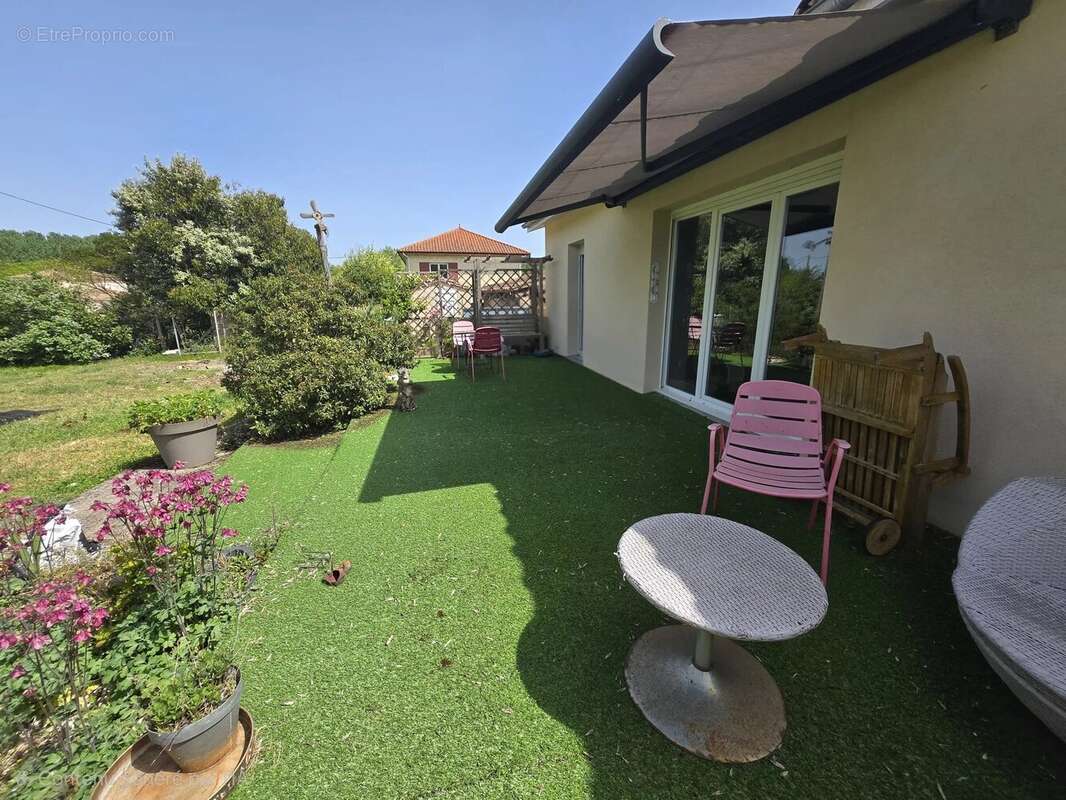 Maison à EYRANS